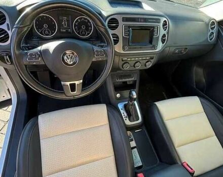 Белый Фольксваген Тигуан, объемом двигателя 2 л и пробегом 162 тыс. км за 8000 $, фото 7 на Automoto.ua