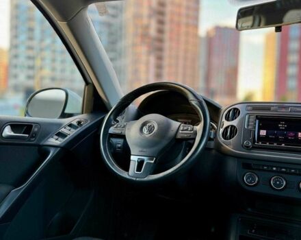 Білий Фольксваген Тігуан, об'ємом двигуна 2 л та пробігом 137 тис. км за 13800 $, фото 20 на Automoto.ua