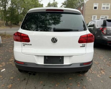 Білий Фольксваген Тігуан, об'ємом двигуна 2 л та пробігом 75 тис. км за 16800 $, фото 4 на Automoto.ua