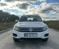 Белый Фольксваген Тигуан, объемом двигателя 2 л и пробегом 170 тыс. км за 12500 $, фото 1 на Automoto.ua