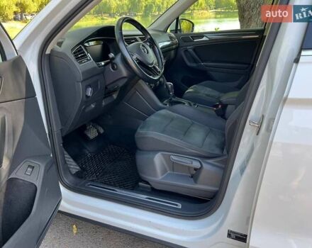 Білий Фольксваген Тігуан, об'ємом двигуна 2 л та пробігом 270 тис. км за 23000 $, фото 24 на Automoto.ua