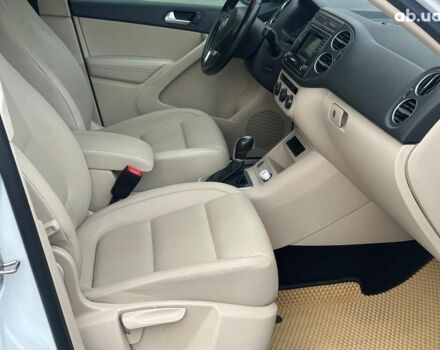 Білий Фольксваген Тігуан, об'ємом двигуна 2 л та пробігом 156 тис. км за 14990 $, фото 21 на Automoto.ua