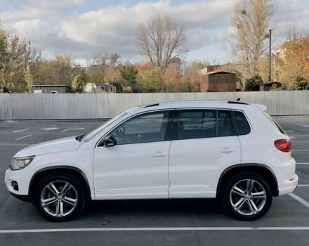 Білий Фольксваген Тігуан, об'ємом двигуна 2 л та пробігом 68 тис. км за 16500 $, фото 4 на Automoto.ua