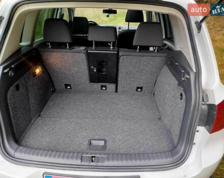 Білий Фольксваген Тігуан, об'ємом двигуна 2 л та пробігом 140 тис. км за 12300 $, фото 10 на Automoto.ua