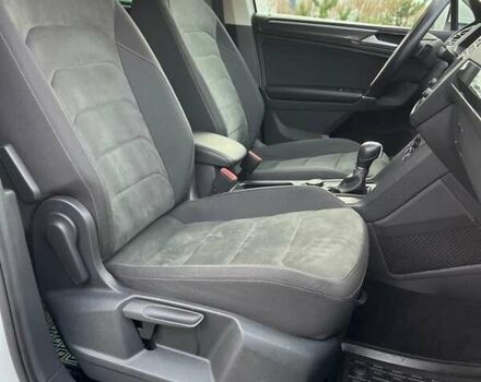 Білий Фольксваген Тігуан, об'ємом двигуна 2 л та пробігом 248 тис. км за 21500 $, фото 59 на Automoto.ua