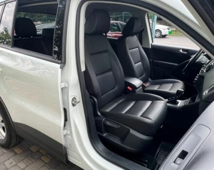 Белый Фольксваген Тигуан, объемом двигателя 2 л и пробегом 200 тыс. км за 14000 $, фото 6 на Automoto.ua