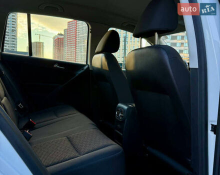 Білий Фольксваген Тігуан, об'ємом двигуна 2 л та пробігом 137 тис. км за 13800 $, фото 33 на Automoto.ua