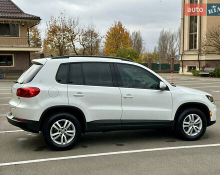 Белый Фольксваген Тигуан, объемом двигателя 2 л и пробегом 228 тыс. км за 12999 $, фото 6 на Automoto.ua