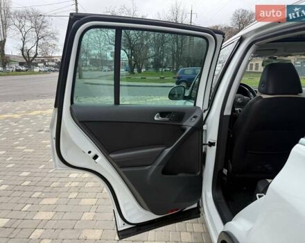 Білий Фольксваген Тігуан, об'ємом двигуна 1.98 л та пробігом 150 тис. км за 13900 $, фото 62 на Automoto.ua