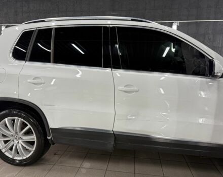 Белый Фольксваген Тигуан, объемом двигателя 2 л и пробегом 197 тыс. км за 14000 $, фото 3 на Automoto.ua