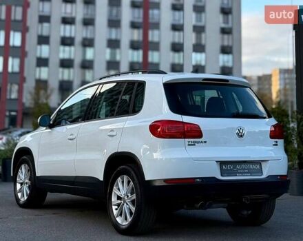 Білий Фольксваген Тігуан, об'ємом двигуна 2 л та пробігом 137 тис. км за 13800 $, фото 16 на Automoto.ua