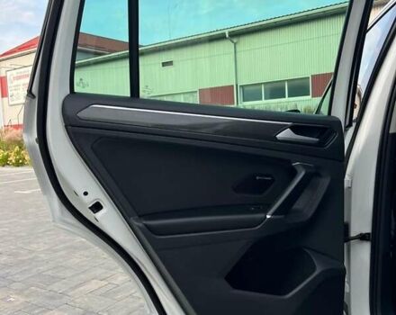 Білий Фольксваген Тігуан, об'ємом двигуна 2 л та пробігом 248 тис. км за 21500 $, фото 33 на Automoto.ua