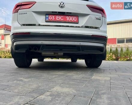 Белый Фольксваген Тигуан, объемом двигателя 2 л и пробегом 248 тыс. км за 22200 $, фото 9 на Automoto.ua