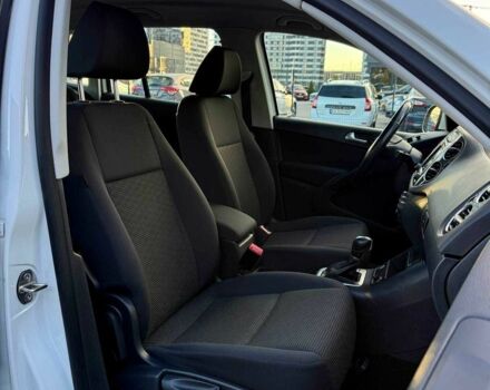 Білий Фольксваген Тігуан, об'ємом двигуна 2 л та пробігом 137 тис. км за 13800 $, фото 18 на Automoto.ua