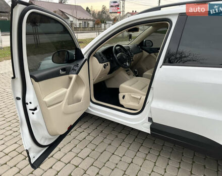 Білий Фольксваген Тігуан, об'ємом двигуна 1.98 л та пробігом 137 тис. км за 13999 $, фото 26 на Automoto.ua