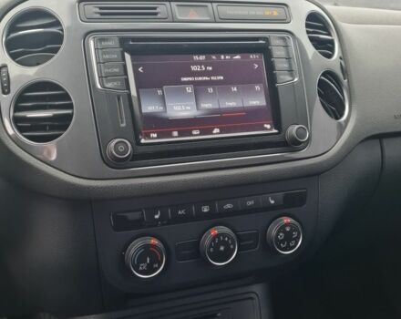 Білий Фольксваген Тігуан, об'ємом двигуна 2 л та пробігом 128 тис. км за 13800 $, фото 5 на Automoto.ua