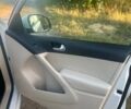 Білий Фольксваген Тігуан, об'ємом двигуна 1.98 л та пробігом 82 тис. км за 17000 $, фото 19 на Automoto.ua