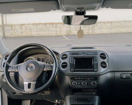 Білий Фольксваген Тігуан, об'ємом двигуна 2 л та пробігом 68 тис. км за 16500 $, фото 22 на Automoto.ua