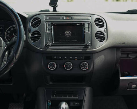 Білий Фольксваген Тігуан, об'ємом двигуна 1.98 л та пробігом 105 тис. км за 12800 $, фото 10 на Automoto.ua