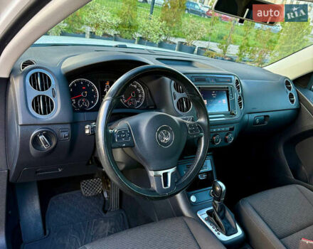 Білий Фольксваген Тігуан, об'ємом двигуна 2 л та пробігом 137 тис. км за 13800 $, фото 19 на Automoto.ua