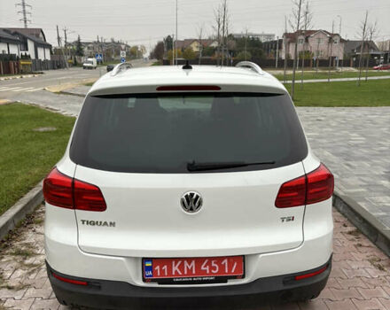 Белый Фольксваген Тигуан, объемом двигателя 2 л и пробегом 126 тыс. км за 14499 $, фото 6 на Automoto.ua