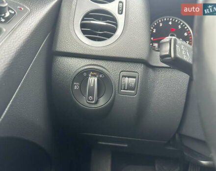 Білий Фольксваген Тігуан, об'ємом двигуна 2 л та пробігом 191 тис. км за 13500 $, фото 44 на Automoto.ua