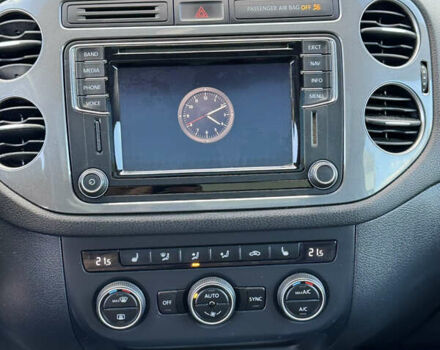 Білий Фольксваген Тігуан, об'ємом двигуна 2 л та пробігом 68 тис. км за 16500 $, фото 18 на Automoto.ua