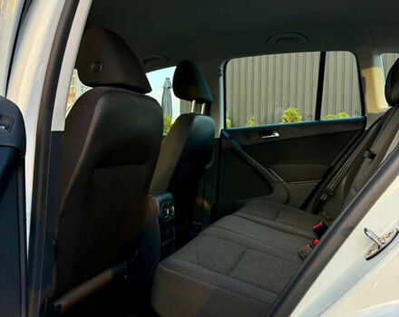 Білий Фольксваген Тігуан, об'ємом двигуна 2 л та пробігом 137 тис. км за 13800 $, фото 35 на Automoto.ua