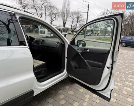 Білий Фольксваген Тігуан, об'ємом двигуна 1.98 л та пробігом 150 тис. км за 13900 $, фото 41 на Automoto.ua