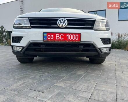 Белый Фольксваген Тигуан, объемом двигателя 2 л и пробегом 248 тыс. км за 22200 $, фото 1 на Automoto.ua