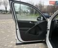 Білий Фольксваген Тігуан, об'ємом двигуна 1.98 л та пробігом 150 тис. км за 13900 $, фото 28 на Automoto.ua