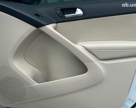 Білий Фольксваген Тігуан, об'ємом двигуна 2 л та пробігом 156 тис. км за 14990 $, фото 22 на Automoto.ua