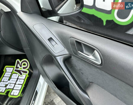 Білий Фольксваген Тігуан, об'ємом двигуна 1.4 л та пробігом 110 тис. км за 14000 $, фото 37 на Automoto.ua