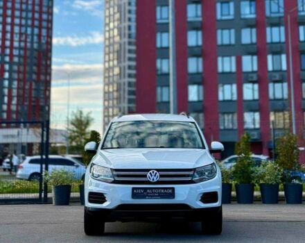 Білий Фольксваген Тігуан, об'ємом двигуна 2 л та пробігом 137 тис. км за 13800 $, фото 4 на Automoto.ua