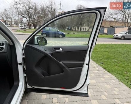 Білий Фольксваген Тігуан, об'ємом двигуна 1.98 л та пробігом 150 тис. км за 13900 $, фото 42 на Automoto.ua