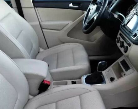 Білий Фольксваген Тігуан, об'ємом двигуна 2 л та пробігом 117 тис. км за 8700 $, фото 6 на Automoto.ua