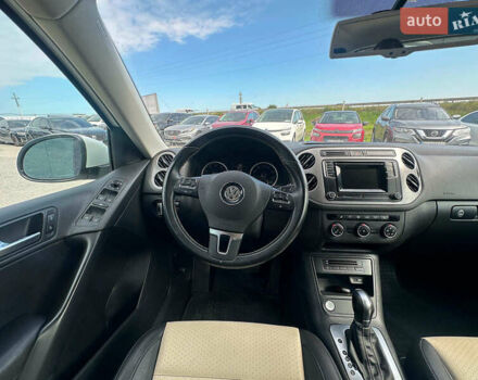 Білий Фольксваген Тігуан, об'ємом двигуна 2 л та пробігом 152 тис. км за 12300 $, фото 27 на Automoto.ua