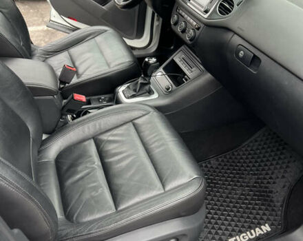 Білий Фольксваген Тігуан, об'ємом двигуна 1.98 л та пробігом 119 тис. км за 15999 $, фото 15 на Automoto.ua