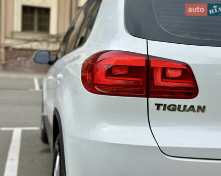 Белый Фольксваген Тигуан, объемом двигателя 2 л и пробегом 228 тыс. км за 12999 $, фото 14 на Automoto.ua