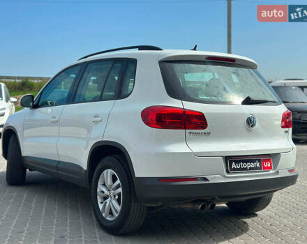 Білий Фольксваген Тігуан, об'ємом двигуна 2 л та пробігом 152 тис. км за 12300 $, фото 4 на Automoto.ua