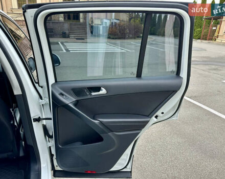 Белый Фольксваген Тигуан, объемом двигателя 2 л и пробегом 228 тыс. км за 12999 $, фото 41 на Automoto.ua