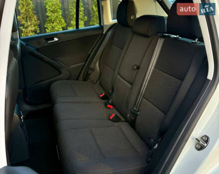 Білий Фольксваген Тігуан, об'ємом двигуна 2 л та пробігом 137 тис. км за 13800 $, фото 34 на Automoto.ua