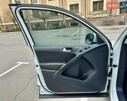 Белый Фольксваген Тигуан, объемом двигателя 2 л и пробегом 228 тыс. км за 12999 $, фото 38 на Automoto.ua