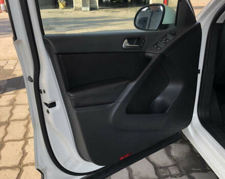 Белый Фольксваген Тигуан, объемом двигателя 1.98 л и пробегом 165 тыс. км за 10900 $, фото 3 на Automoto.ua