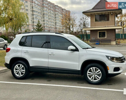 Белый Фольксваген Тигуан, объемом двигателя 2 л и пробегом 228 тыс. км за 12999 $, фото 5 на Automoto.ua
