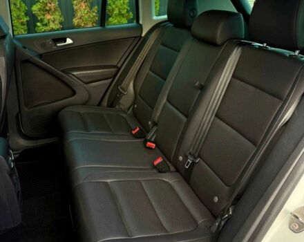 Білий Фольксваген Тігуан, об'ємом двигуна 2 л та пробігом 156 тис. км за 15500 $, фото 15 на Automoto.ua