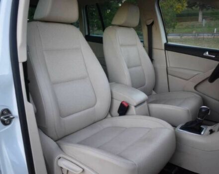 Білий Фольксваген Тігуан, об'ємом двигуна 2 л та пробігом 75 тис. км за 6000 $, фото 7 на Automoto.ua