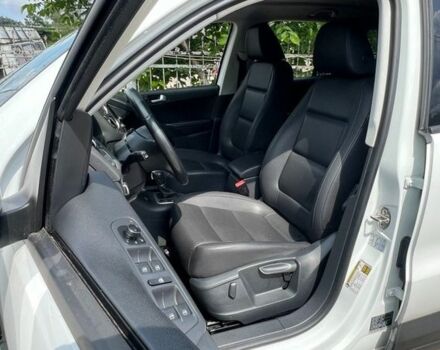 Белый Фольксваген Тигуан, объемом двигателя 2 л и пробегом 200 тыс. км за 14000 $, фото 2 на Automoto.ua