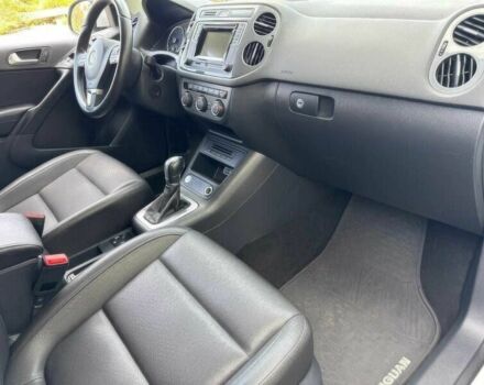 Білий Фольксваген Тігуан, об'ємом двигуна 2 л та пробігом 80 тис. км за 6000 $, фото 8 на Automoto.ua