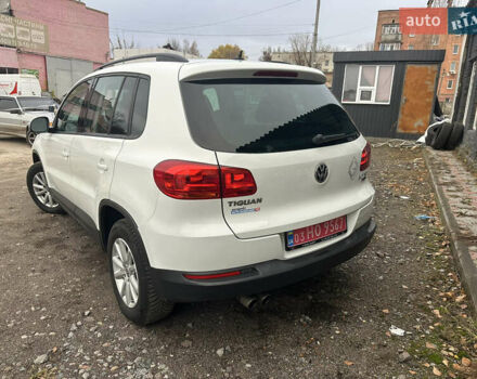 Білий Фольксваген Тігуан, об'ємом двигуна 2 л та пробігом 191 тис. км за 13500 $, фото 13 на Automoto.ua